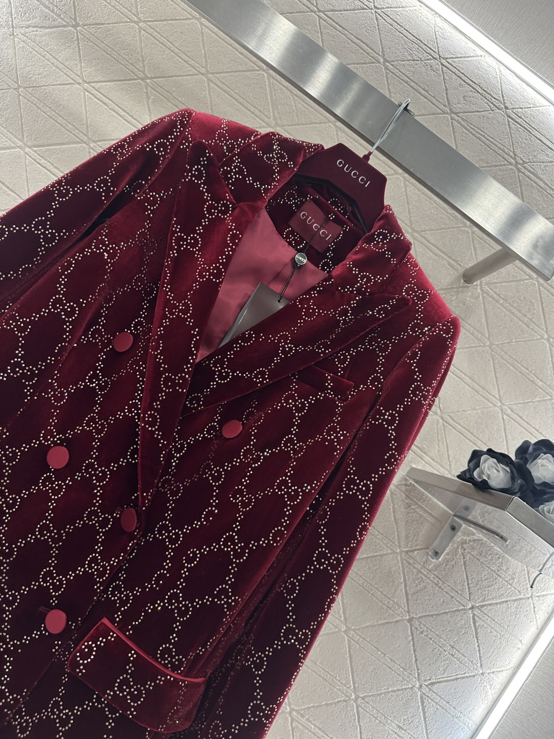 ♥Gucc*♥2026新品上架 真丝绒烫钻西装长裤套装定制YB进口真丝绒材质，成衣光泽，质感品相绝佳，翻