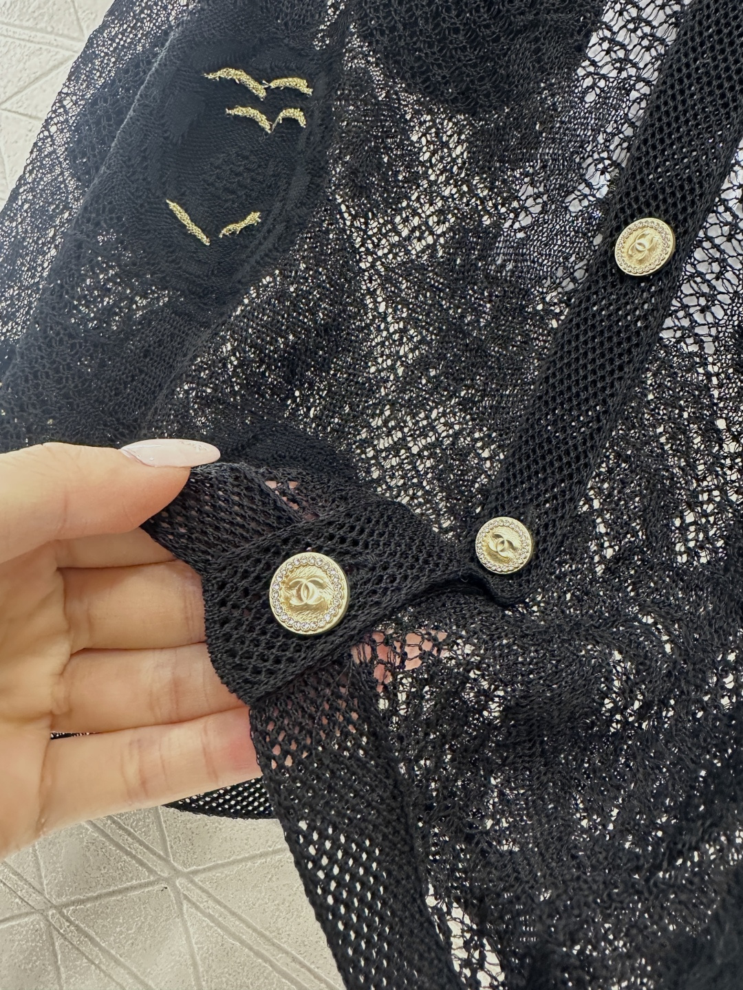 ♥Chane*♥2026新品上架 立体镂空花朵刺绣针织开衫定制YB丝绵纱线织造，质感高级，舒适柔软，圆领