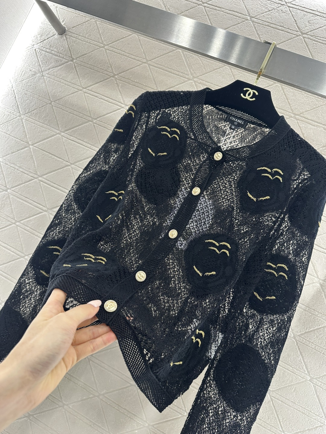 ♥Chane*♥2026新品上架 立体镂空花朵刺绣针织开衫定制YB丝绵纱线织造，质感高级，舒适柔软，圆领