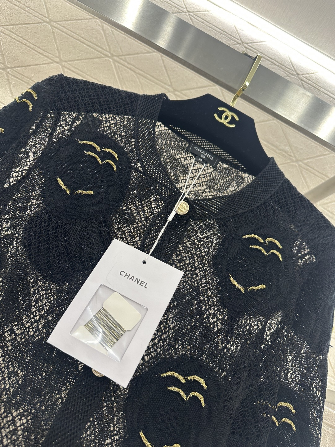 ♥Chane*♥2026新品上架 立体镂空花朵刺绣针织开衫定制YB丝绵纱线织造，质感高级，舒适柔软，圆领