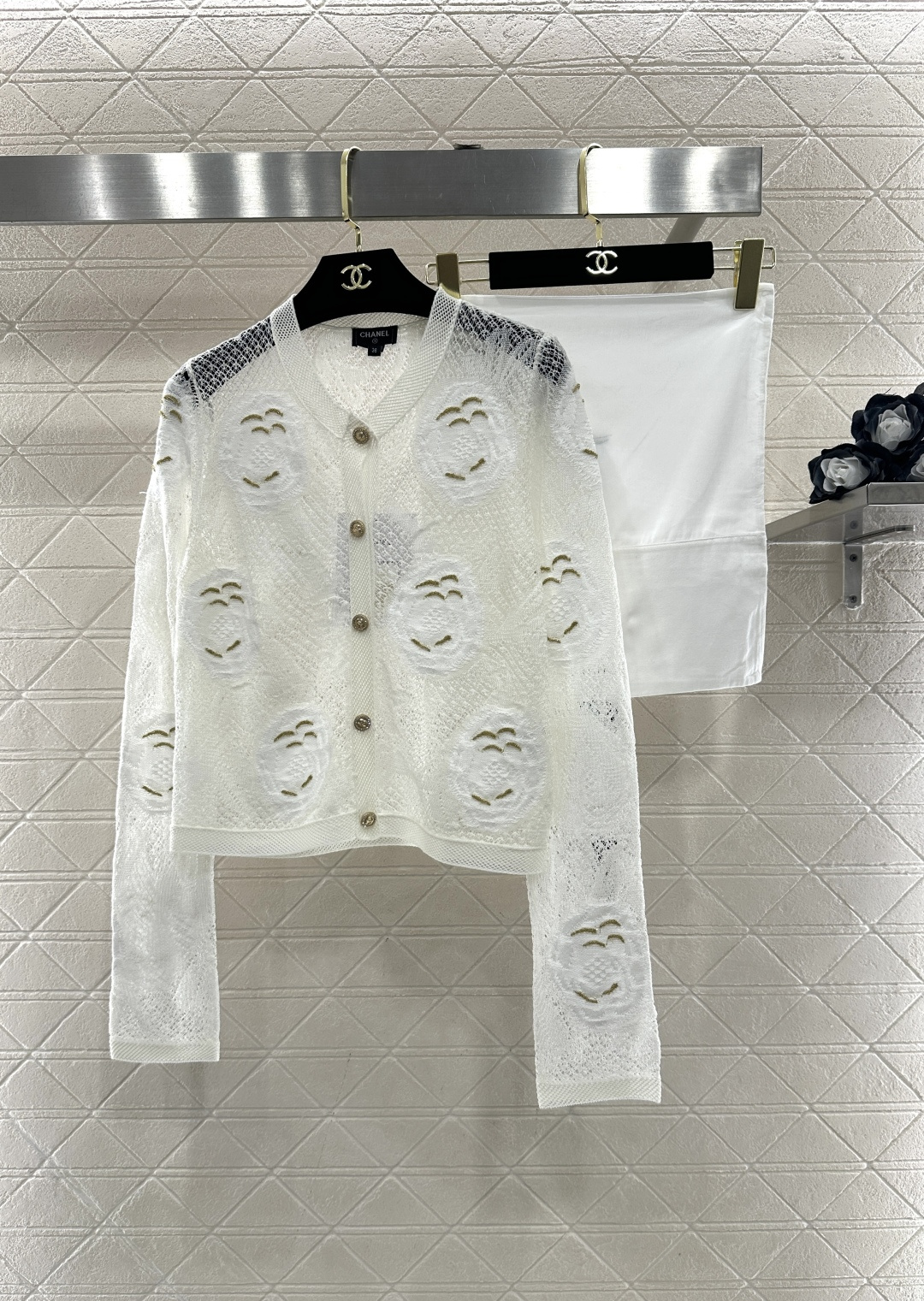 ♥Chane*♥2026新品上架 立体镂空花朵刺绣针织开衫定制YB丝绵纱线织造，质感高级，舒适柔软，圆领