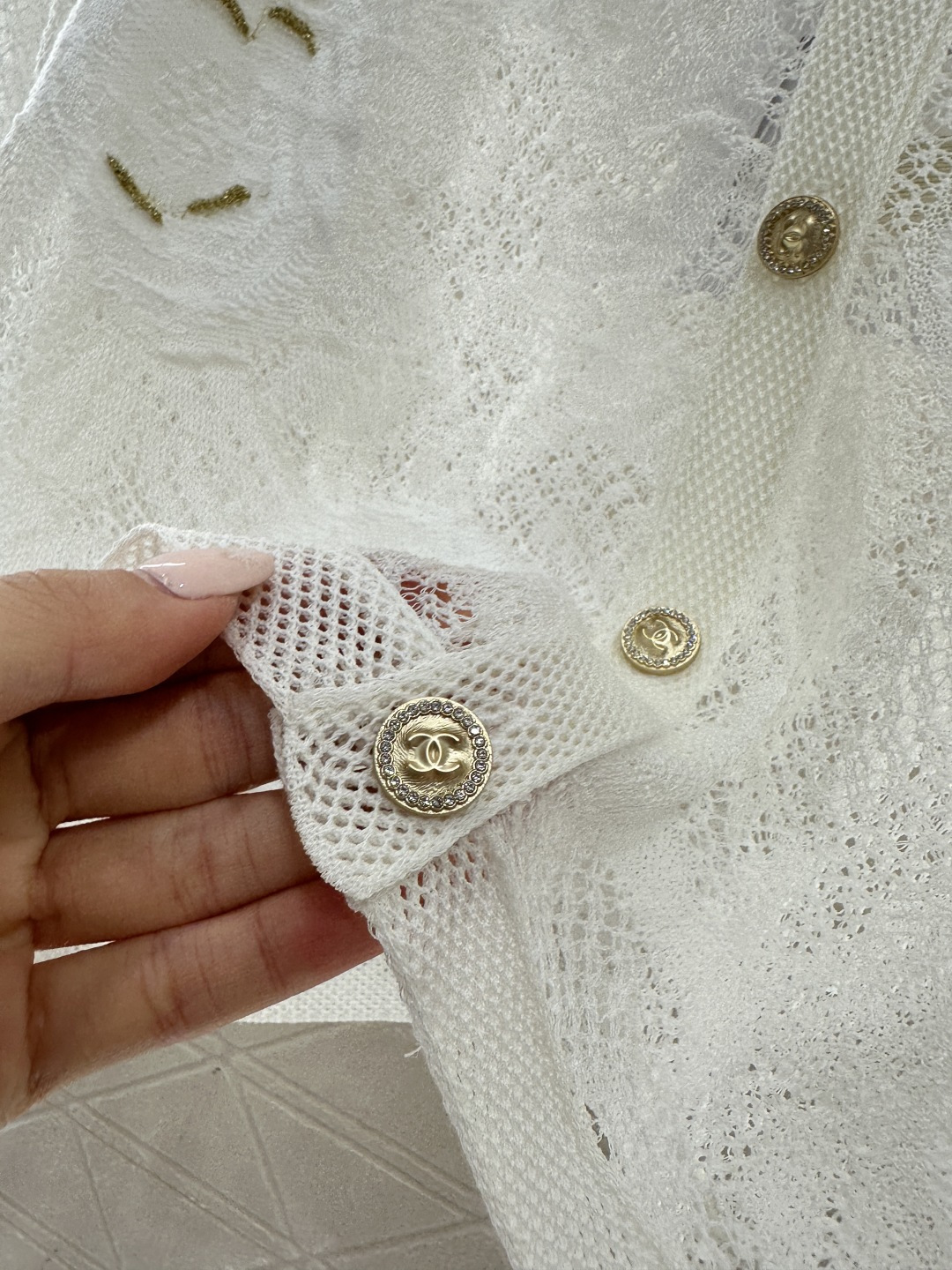 ♥Chane*♥2026新品上架 立体镂空花朵刺绣针织开衫定制YB丝绵纱线织造，质感高级，舒适柔软，圆领