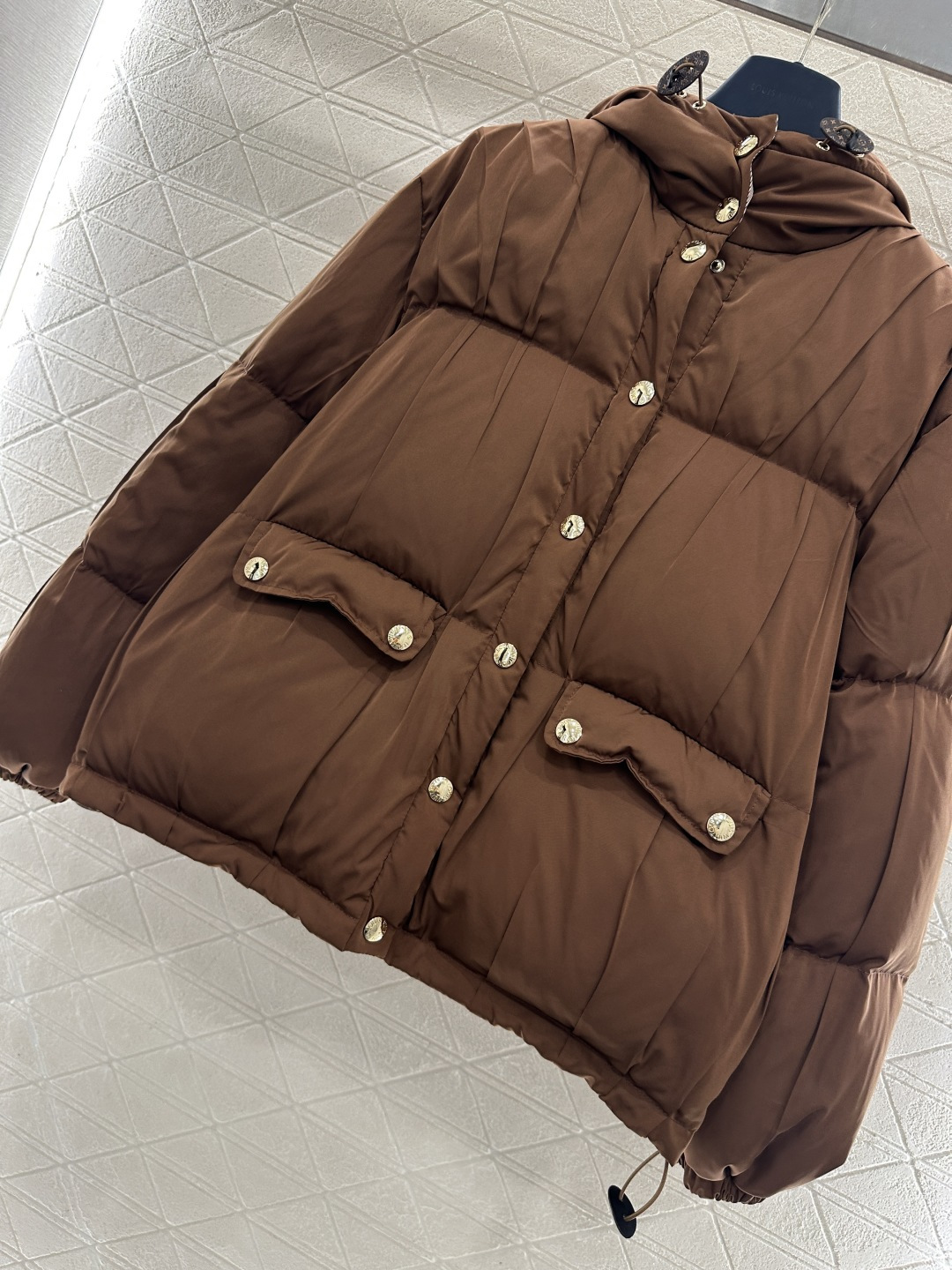 ♥Louis vuitto*♥2026新品上架 褶皱连帽羽绒服定制YB进口防风防水尼龙材质，其工艺还原，