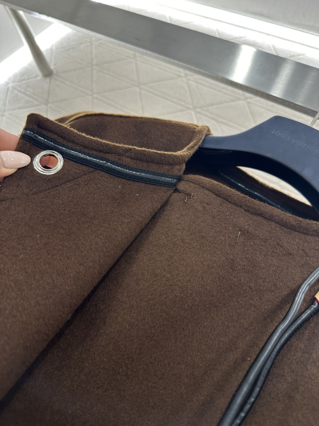 ♥Louis vuitto*♥2026新品上架 斜襟蝴蝶结皮绳外套半裙套装定制YB进口羊毛呢材质，质感上