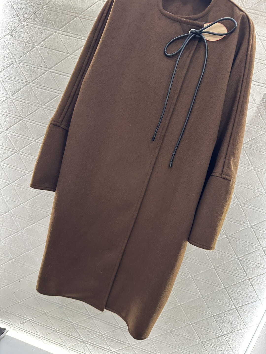 ♥Louis vuitto*♥2026新品上架 斜襟蝴蝶结皮绳长款大衣外套定制YB进口羊毛呢材质，质感上