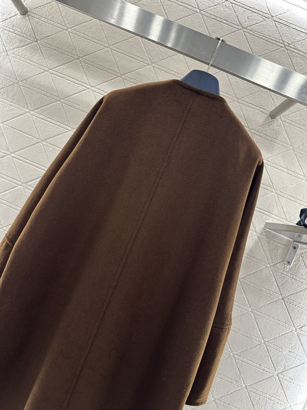 ♥Louis vuitto*♥2026新品上架 斜襟蝴蝶结皮绳长款大衣外套定制YB进口羊毛呢材质，质感上