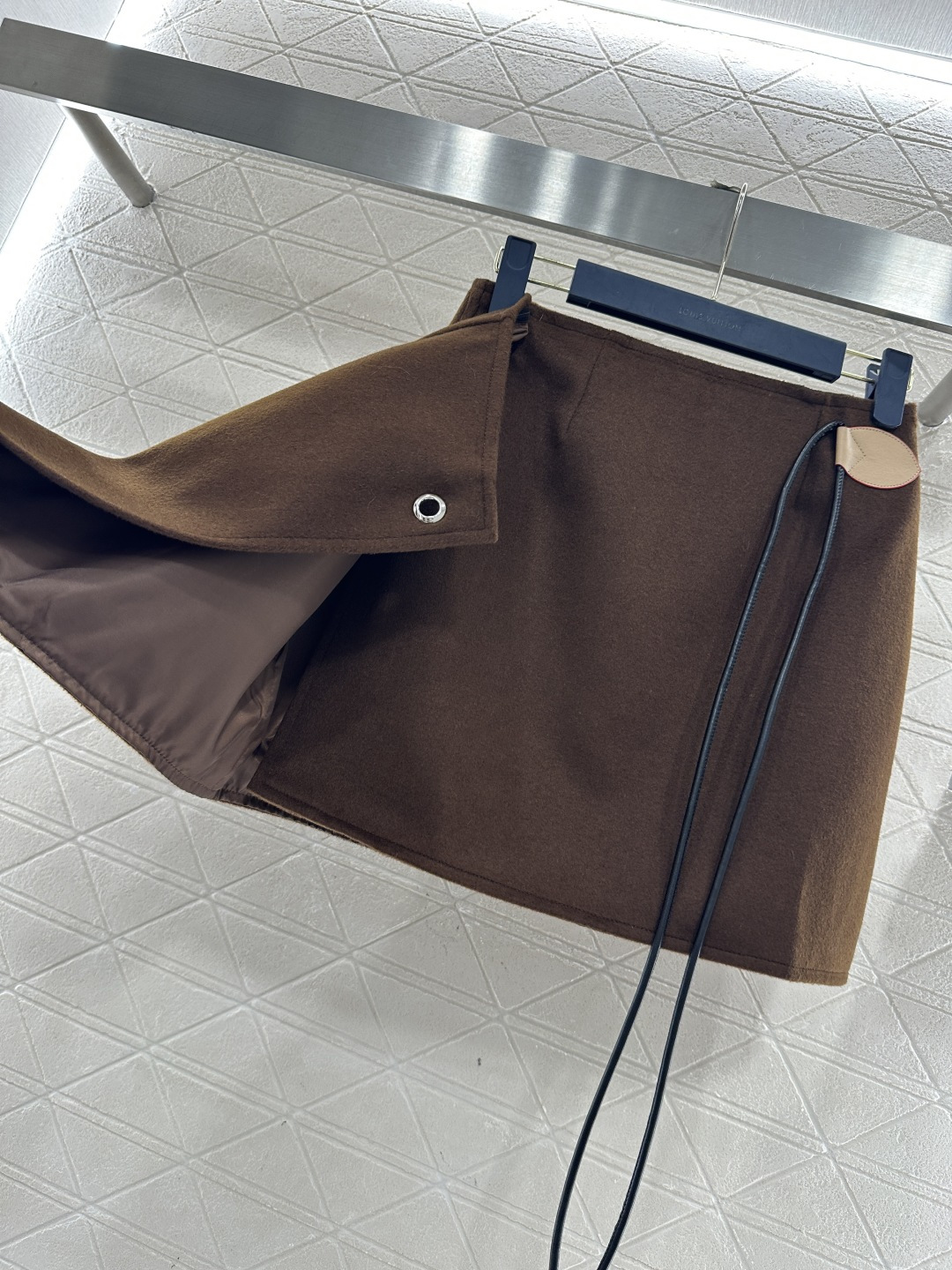 ♥Louis vuitto*♥2026新品上架 斜襟蝴蝶结皮绳外套半裙套装定制YB进口羊毛呢材质，质感上