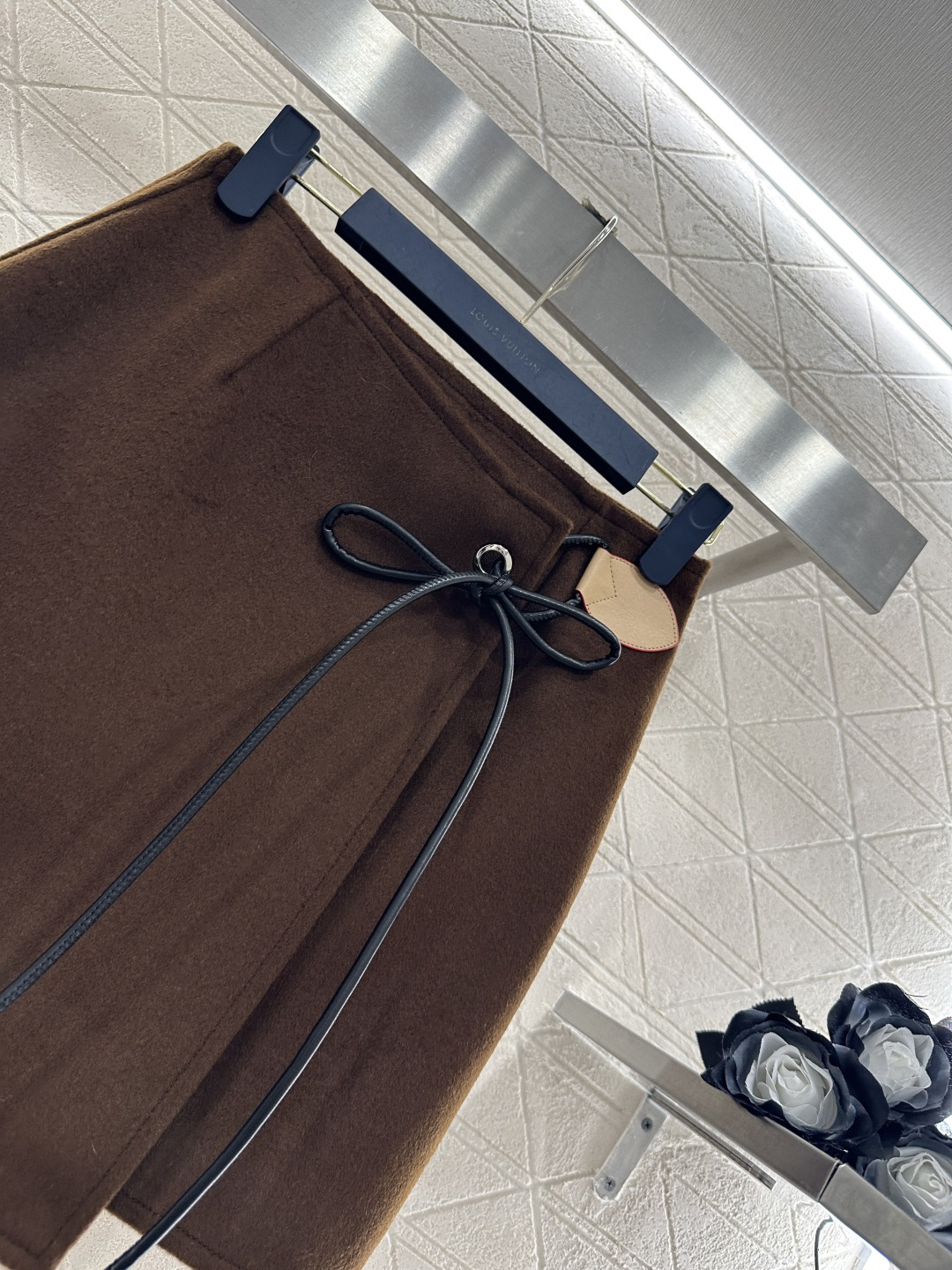 ♥Louis vuitto*♥2026新品上架 斜襟蝴蝶结皮绳外套半裙套装定制YB进口羊毛呢材质，质感上