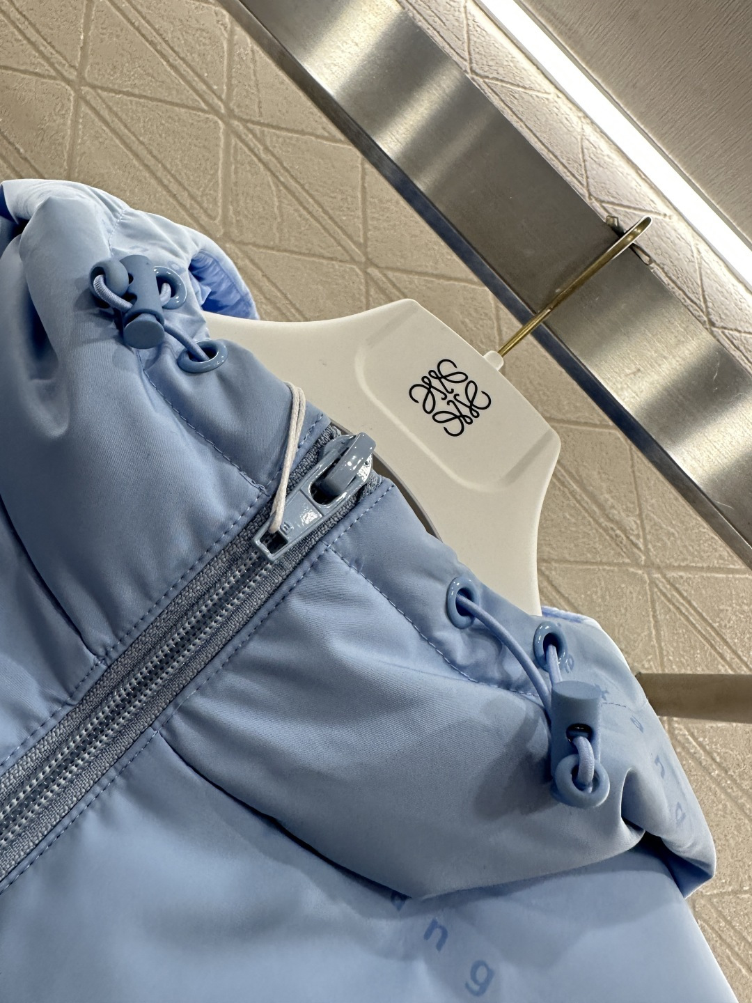 ♥Alexander wan*♥2025新品上架 连帽印花羽绒外套定制YB进口防风防水尼龙材质，其工艺还