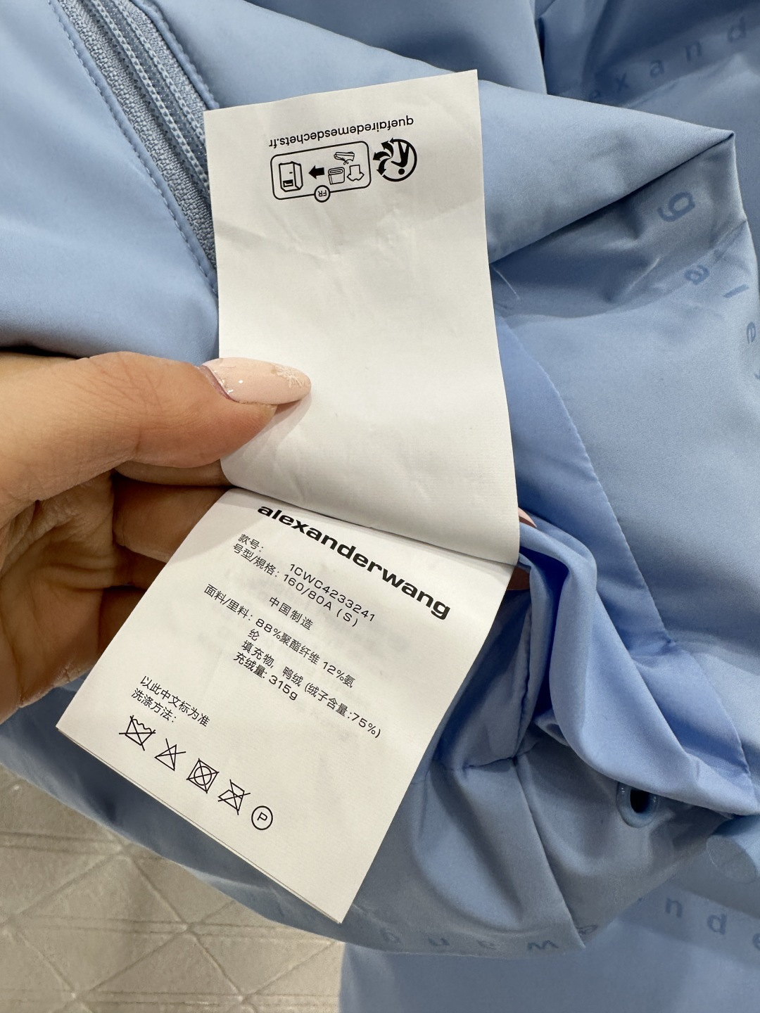 ♥Alexander wan*♥2025新品上架 连帽印花羽绒外套定制YB进口防风防水尼龙材质，其工艺还