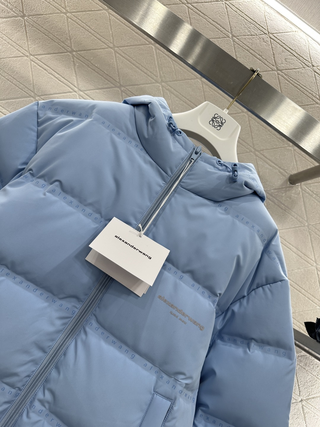 ♥Alexander wan*♥2025新品上架 连帽印花羽绒外套定制YB进口防风防水尼龙材质，其工艺还