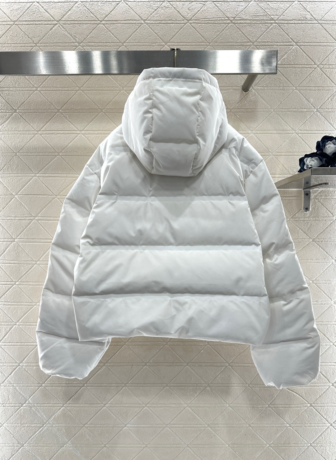 ♥Alexander wan*♥2025新品上架 连帽印花羽绒外套定制YB进口防风防水尼龙材质，其工艺还