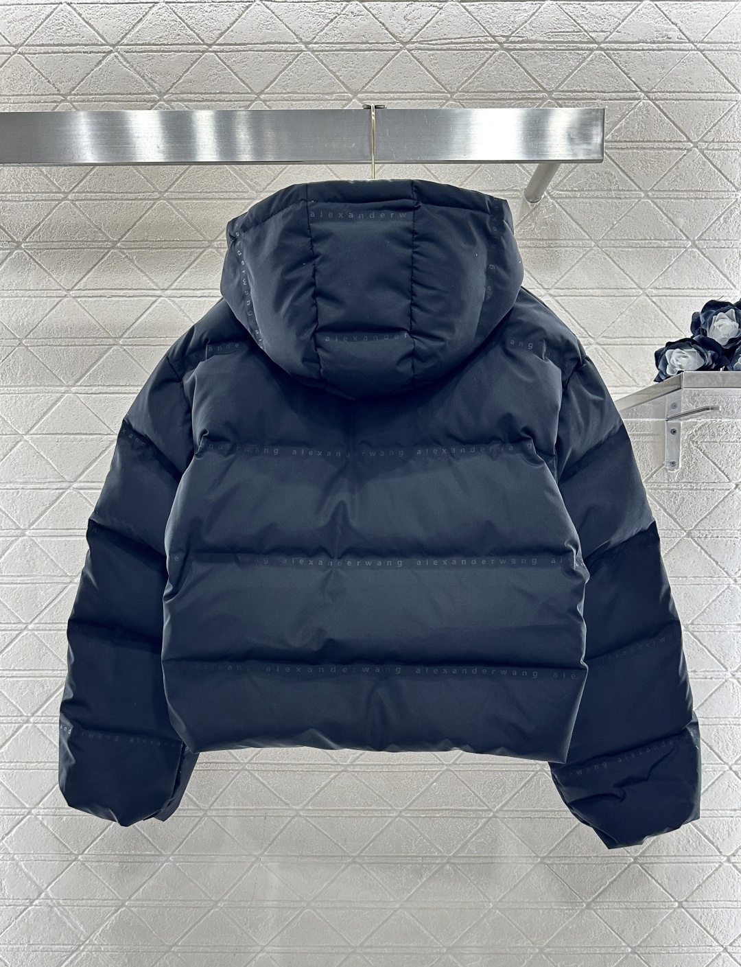 ♥Alexander wan*♥2025新品上架 连帽印花羽绒外套定制YB进口防风防水尼龙材质，其工艺还