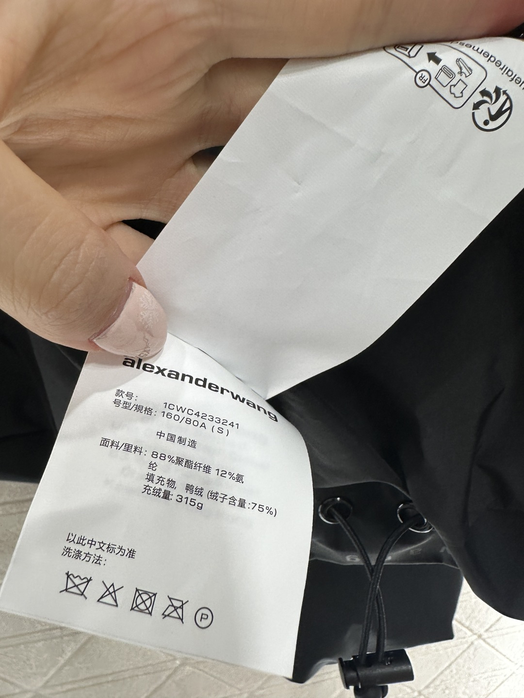 ♥Alexander wan*♥2025新品上架 连帽印花羽绒外套定制YB进口防风防水尼龙材质，其工艺还