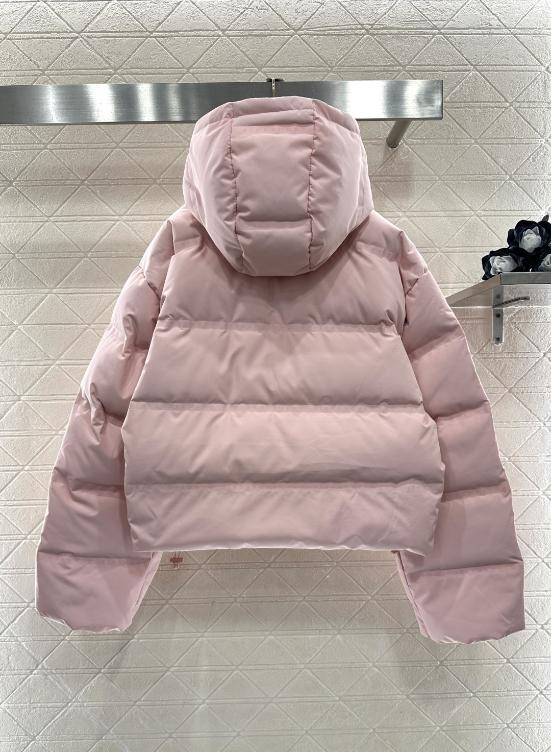 ♥Alexander wan*♥2025新品上架 连帽印花羽绒外套定制YB进口防风防水尼龙材质，其工艺还