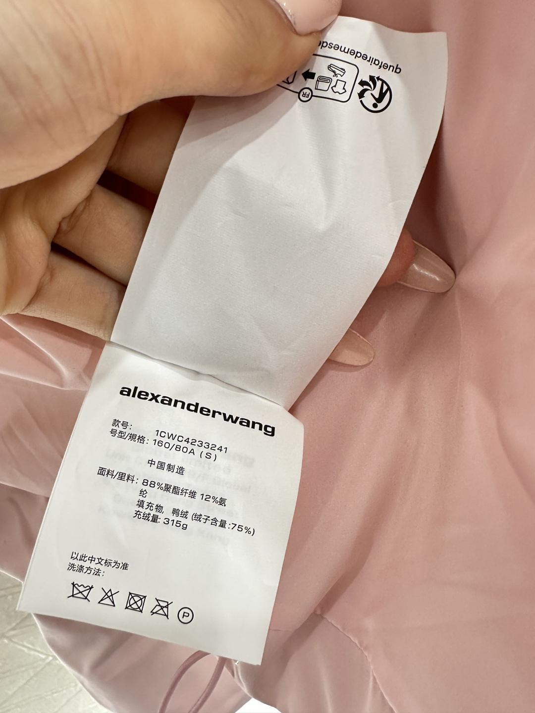 ♥Alexander wan*♥2025新品上架 连帽印花羽绒外套定制YB进口防风防水尼龙材质，其工艺还