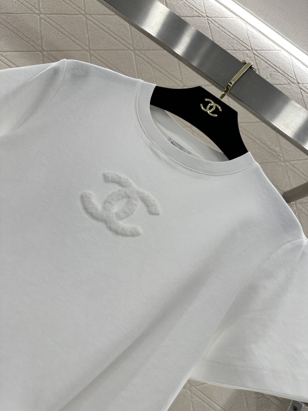 ♥Chane*♥2026新品上架 圆领毛绒徽标𝑇𝑒𝑒定制YB丝光全棉材质，透气舒适，质感十足，正肩圆领短