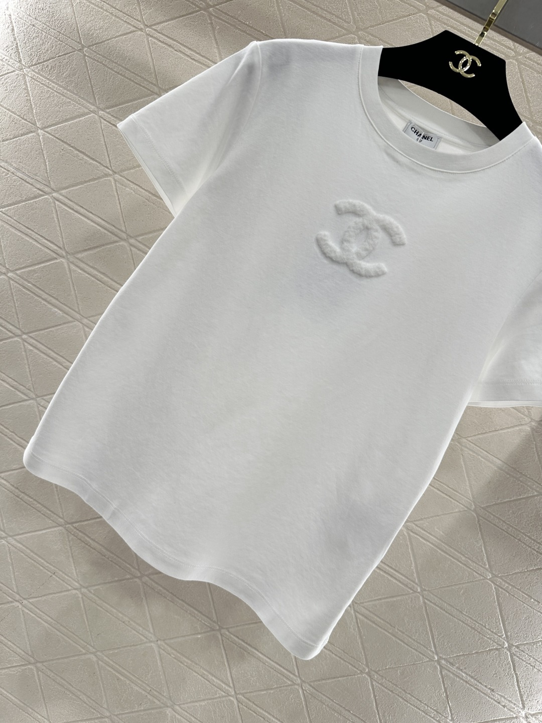 ♥Chane*♥2026新品上架 圆领毛绒徽标𝑇𝑒𝑒定制YB丝光全棉材质，透气舒适，质感十足，正肩圆领短