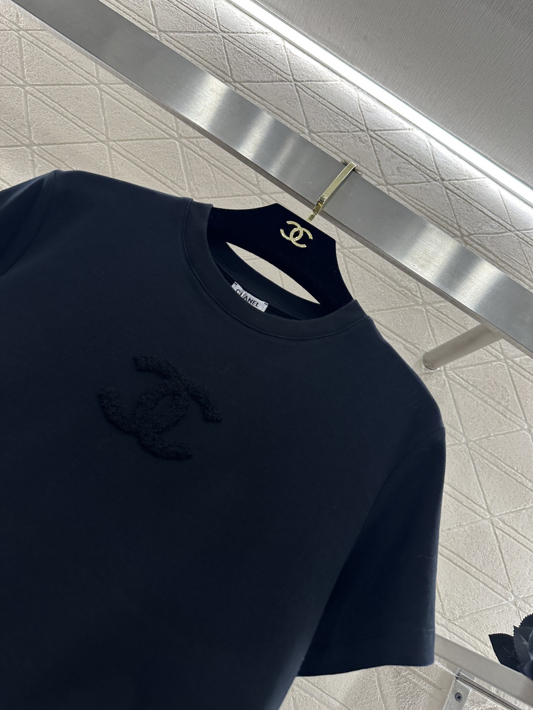 ♥Chane*♥2026新品上架 圆领毛绒徽标𝑇𝑒𝑒定制YB丝光全棉材质，透气舒适，质感十足，正肩圆领短