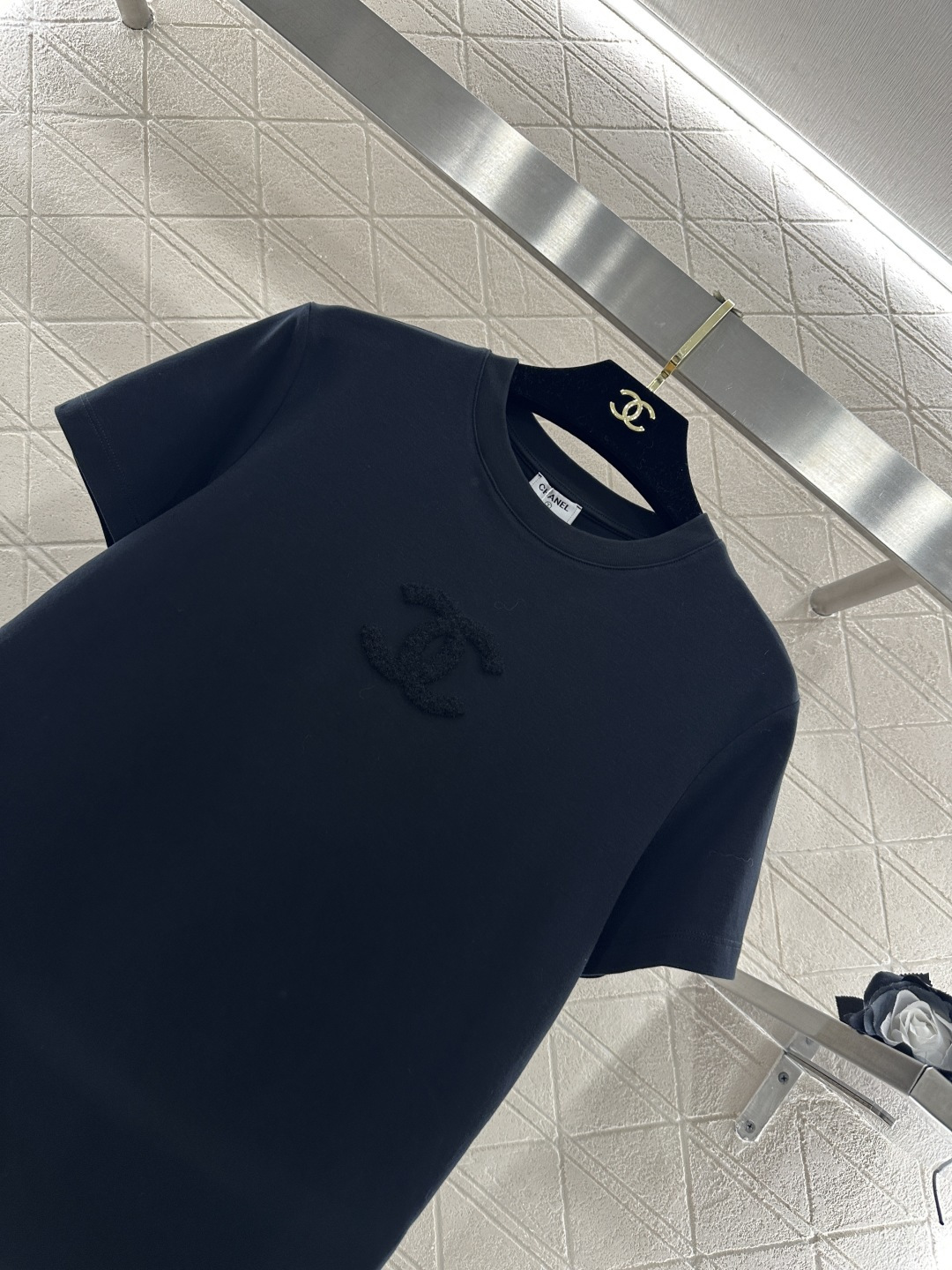 ♥Chane*♥2026新品上架 圆领毛绒徽标𝑇𝑒𝑒定制YB丝光全棉材质，透气舒适，质感十足，正肩圆领短