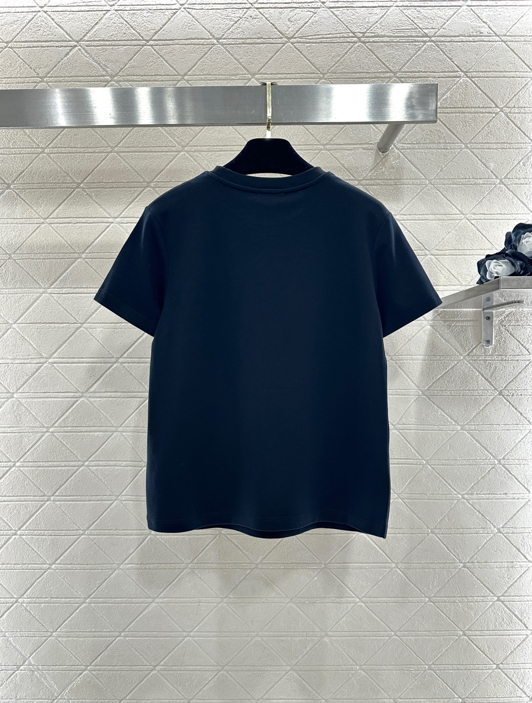 ♥Chane*♥2026新品上架 圆领毛绒徽标𝑇𝑒𝑒定制YB丝光全棉材质，透气舒适，质感十足，正肩圆领短