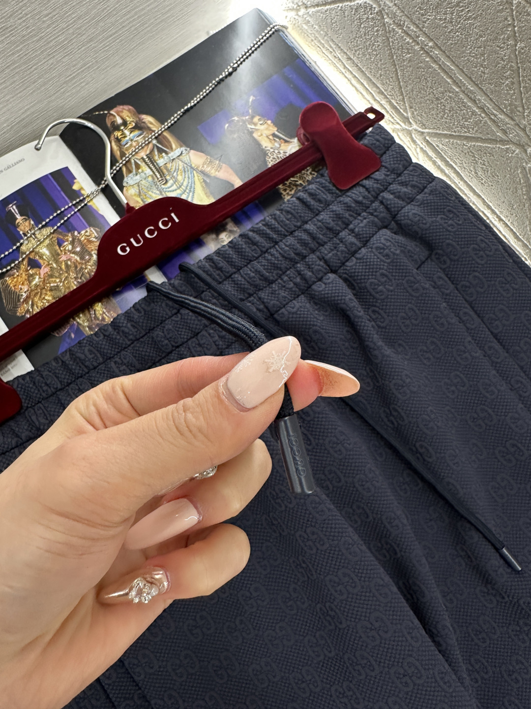 ♥Gucc*♥2026新品上架 翻领拉链外套长裤套装定制YB进口浮雕提花材质，质感高级，穿搭有型，藏青底