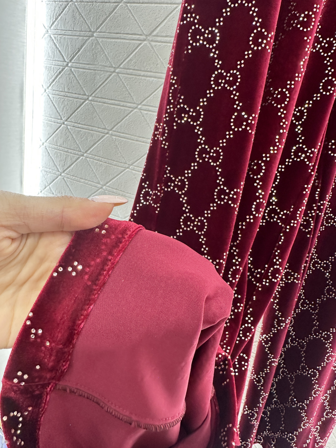 ♥Gucc*♥2026新品上架 真丝绒烫钻西装长裤套装定制YB进口真丝绒材质，成衣光泽，质感品相绝佳，翻