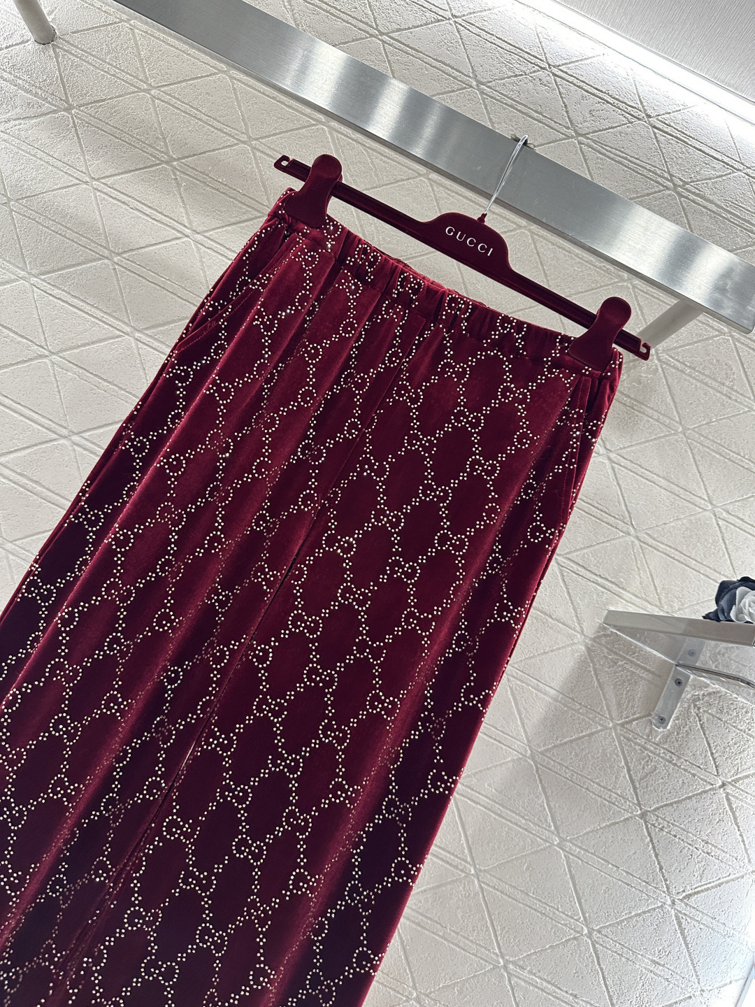 ♥Gucc*♥2026新品上架 真丝绒烫钻西装长裤套装定制YB进口真丝绒材质，成衣光泽，质感品相绝佳，翻