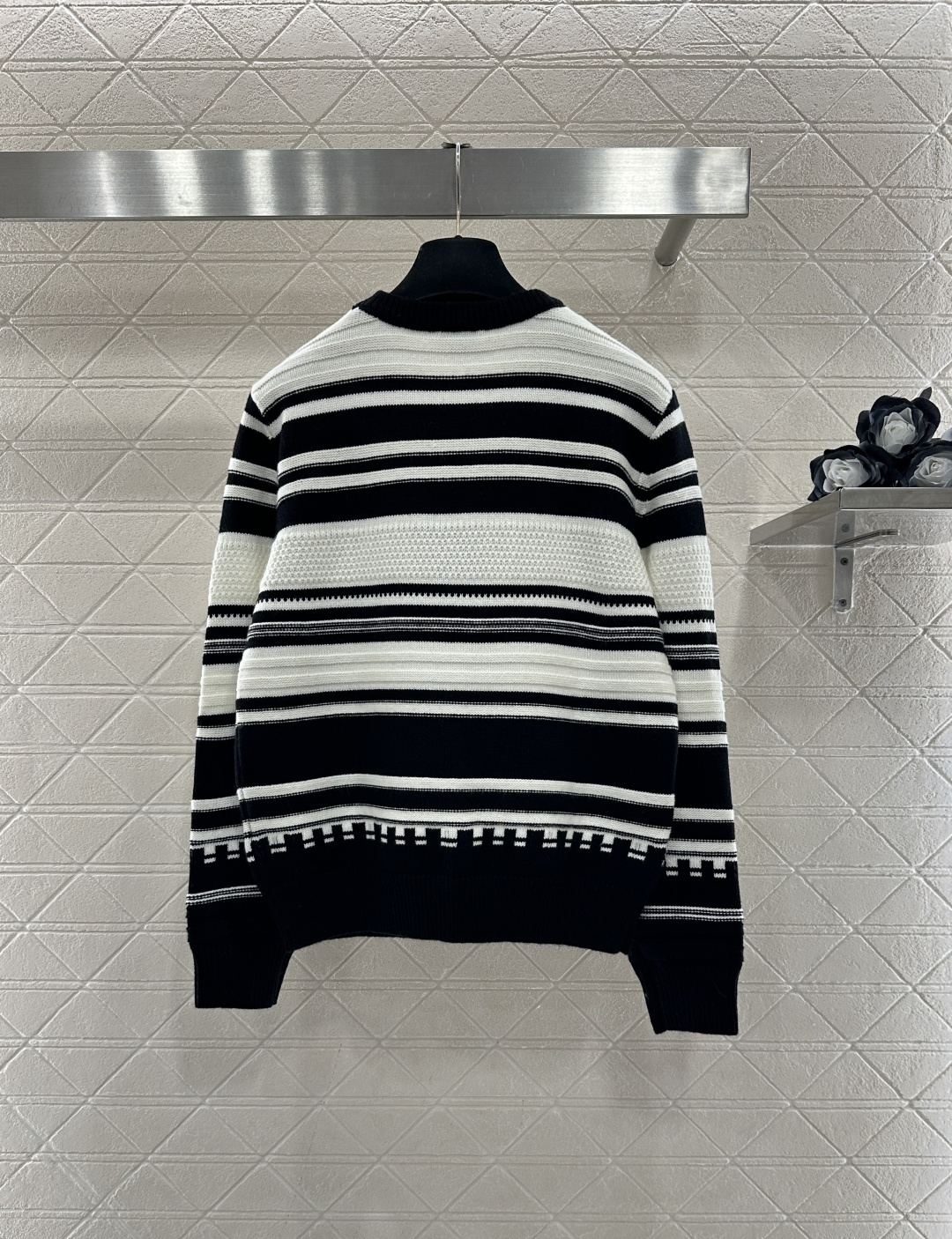 ♥Chane*♥2026新品上架 条纹毛绒字母针织毛衣定制YB羊毛纱线织造，穿搭舒适，质感十足，圆领针织