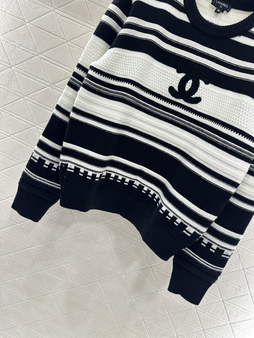 ♥Chane*♥2026新品上架 条纹毛绒字母针织毛衣定制YB羊毛纱线织造，穿搭舒适，质感十足，圆领针织