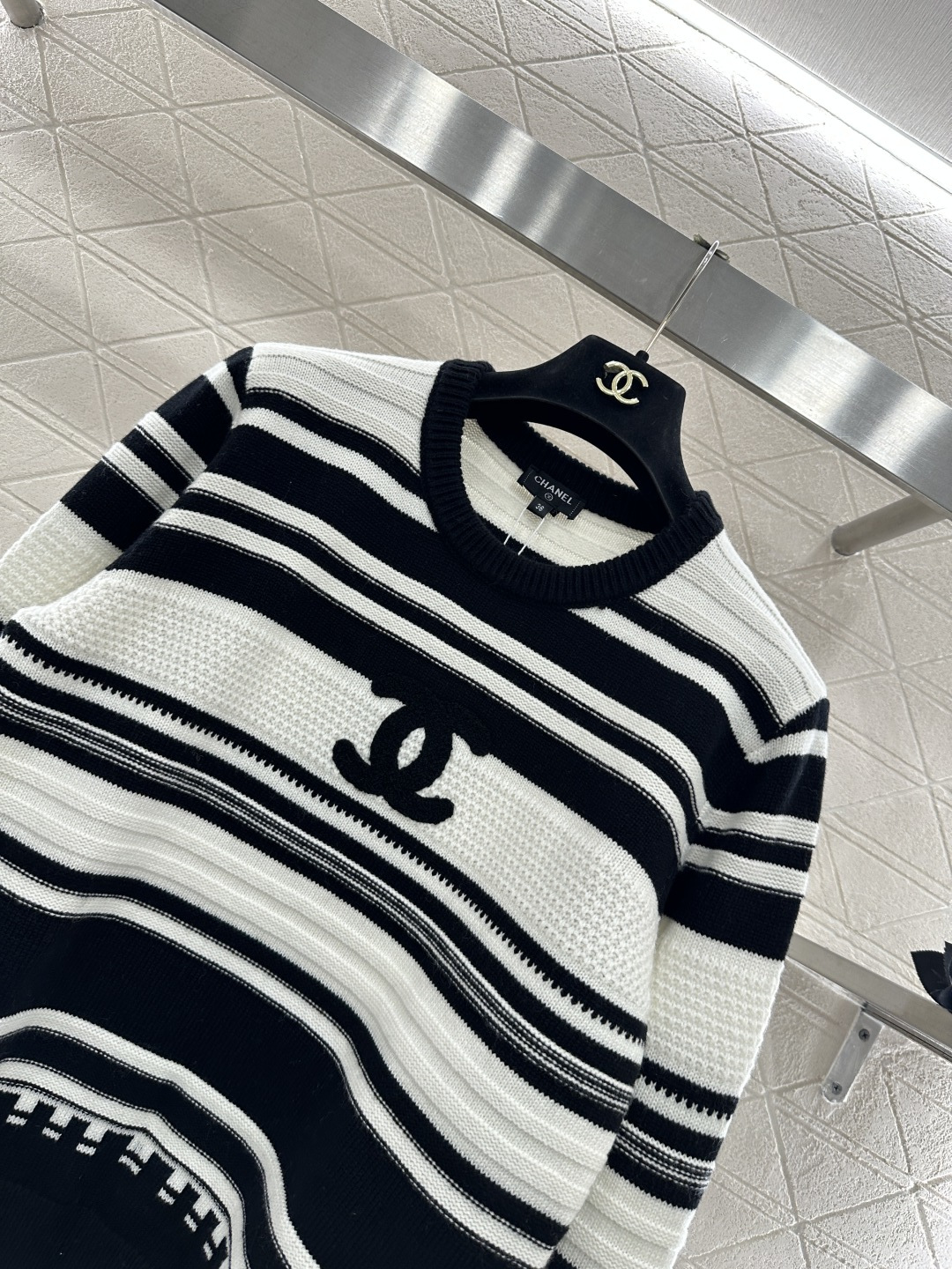 ♥Chane*♥2026新品上架 条纹毛绒字母针织毛衣定制YB羊毛纱线织造，穿搭舒适，质感十足，圆领针织