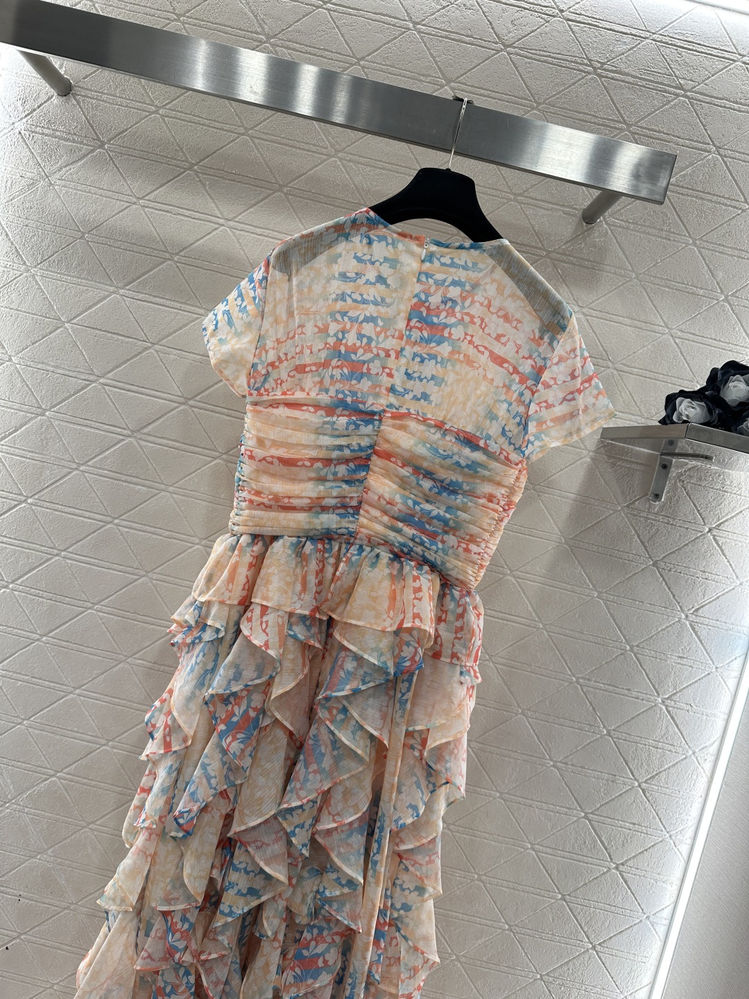 ♥Chane*♥2026新品上架 活性印花短袖连衣裙定制YB进口真丝纺纱材质，质地轻薄，柔软亲肤，圆领短