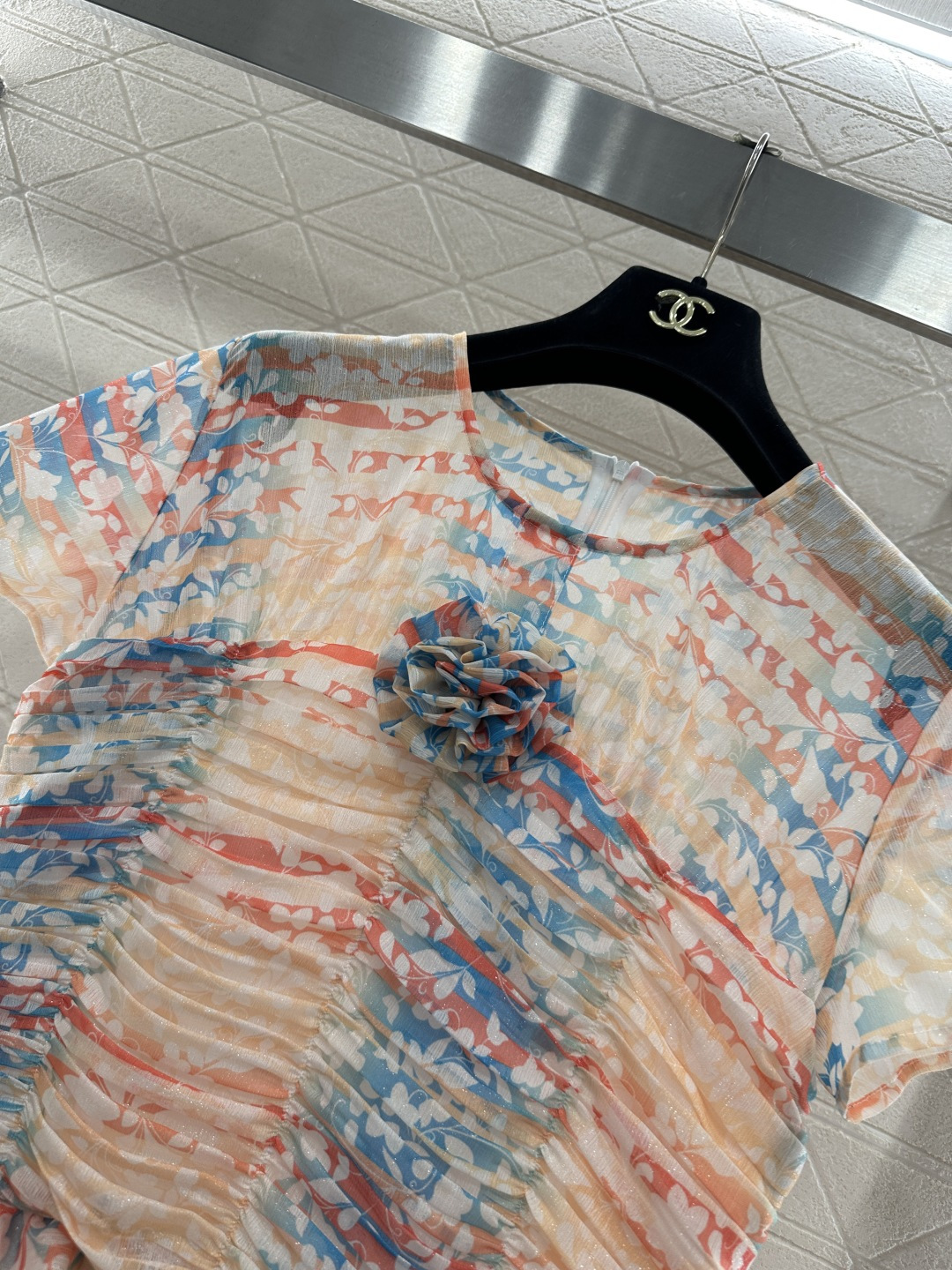 ♥Chane*♥2026新品上架 活性印花短袖连衣裙定制YB进口真丝纺纱材质，质地轻薄，柔软亲肤，圆领短