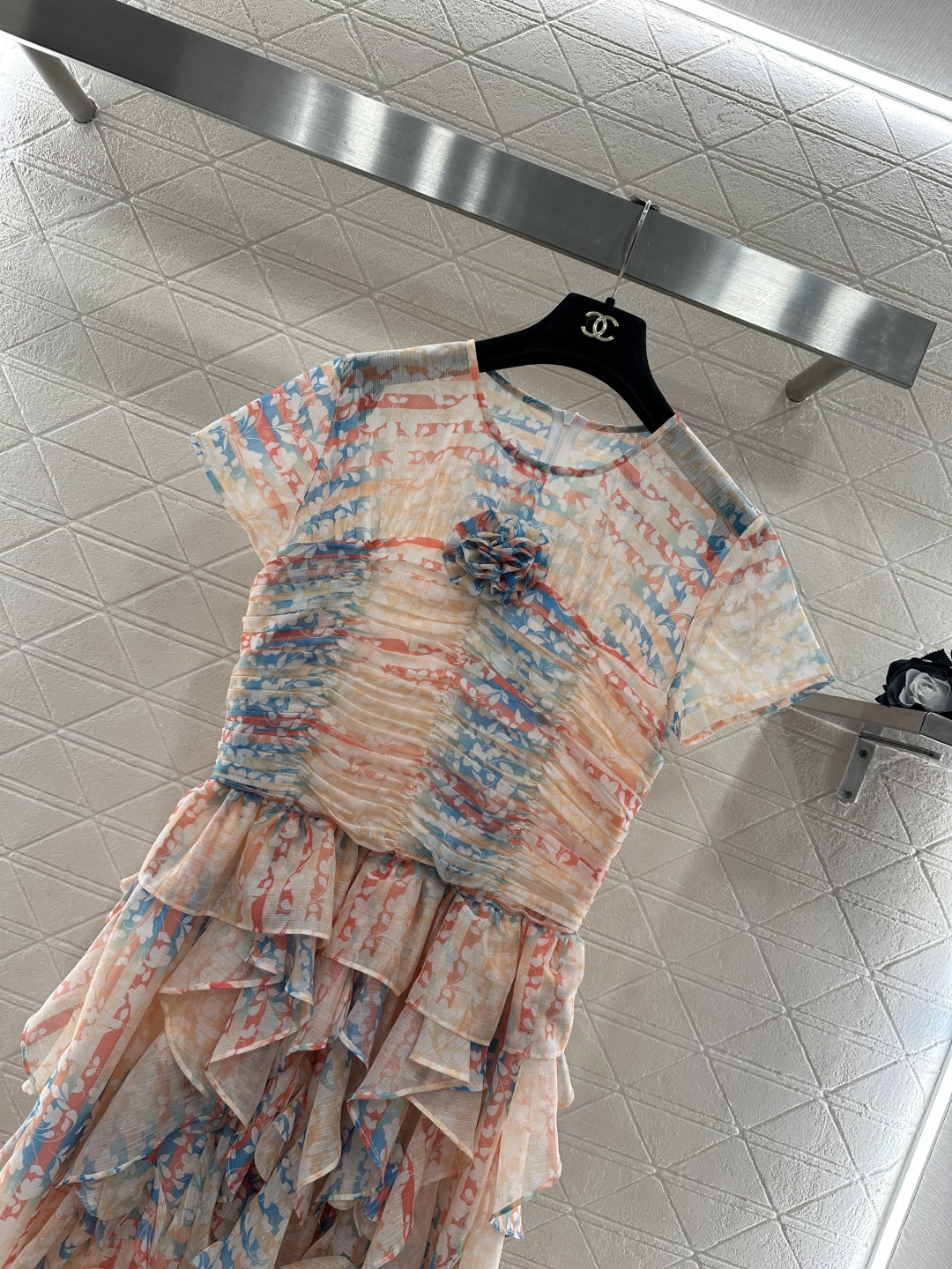 ♥Chane*♥2026新品上架 活性印花短袖连衣裙定制YB进口真丝纺纱材质，质地轻薄，柔软亲肤，圆领短