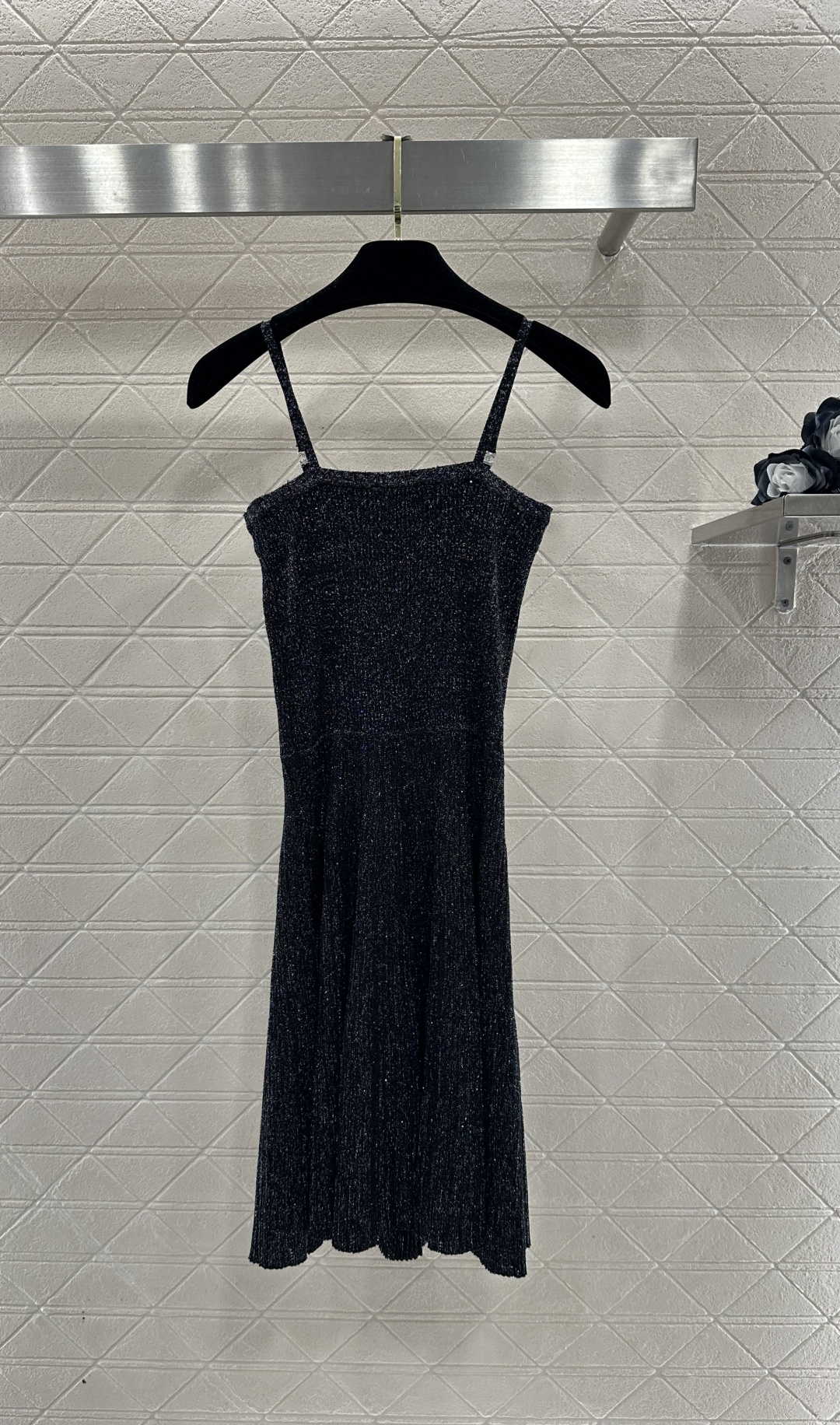 ♥Chane*♥2026新品上架 针织吊带连衣裙定制YB棉毛纱线织造，质感舒适，裁剪垂顺流畅，平口领细吊