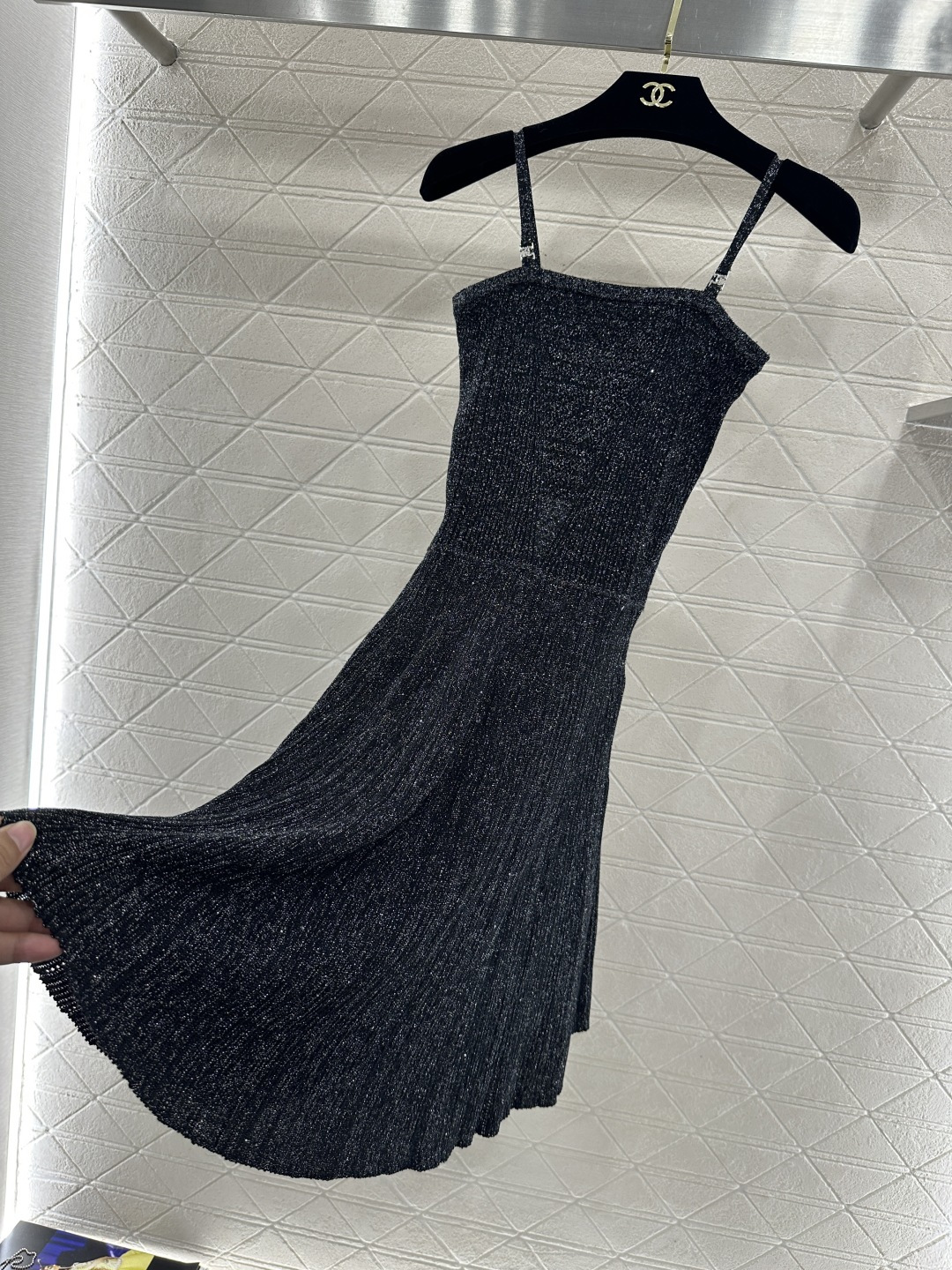 ♥Chane*♥2026新品上架 针织吊带连衣裙定制YB棉毛纱线织造，质感舒适，裁剪垂顺流畅，平口领细吊