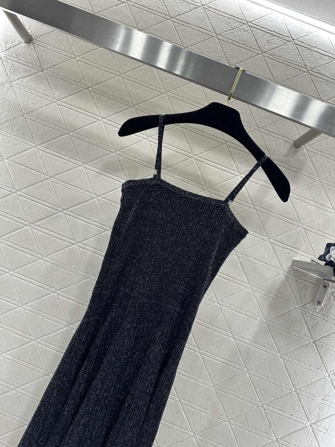 ♥Chane*♥2026新品上架 针织吊带连衣裙定制YB棉毛纱线织造，质感舒适，裁剪垂顺流畅，平口领细吊