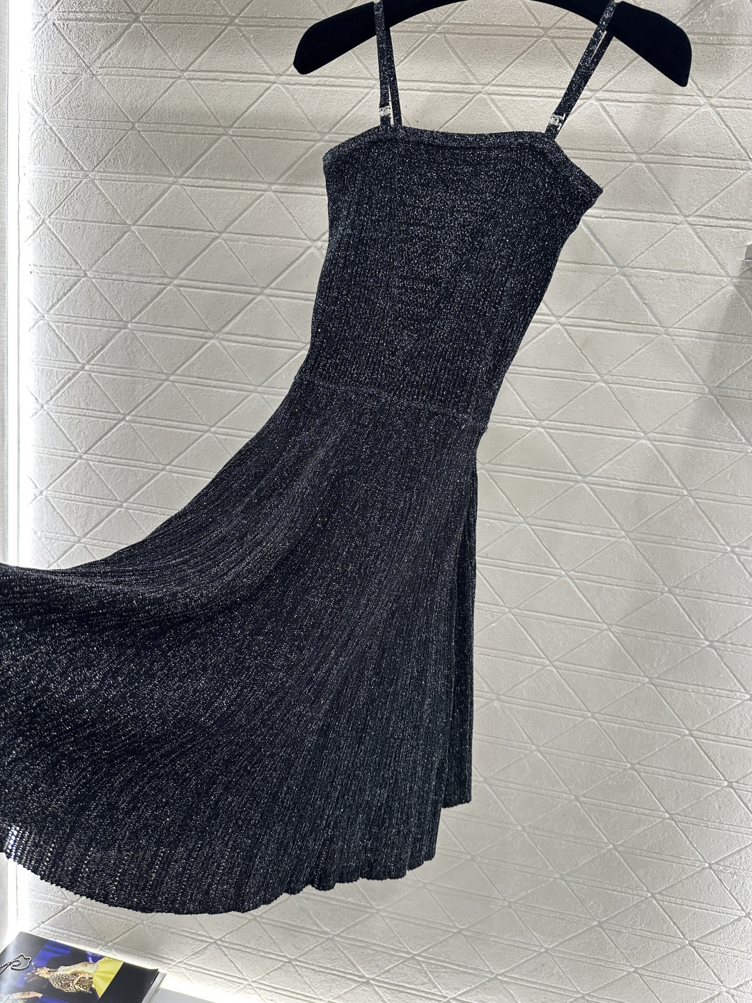 ♥Chane*♥2026新品上架 针织吊带连衣裙定制YB棉毛纱线织造，质感舒适，裁剪垂顺流畅，平口领细吊