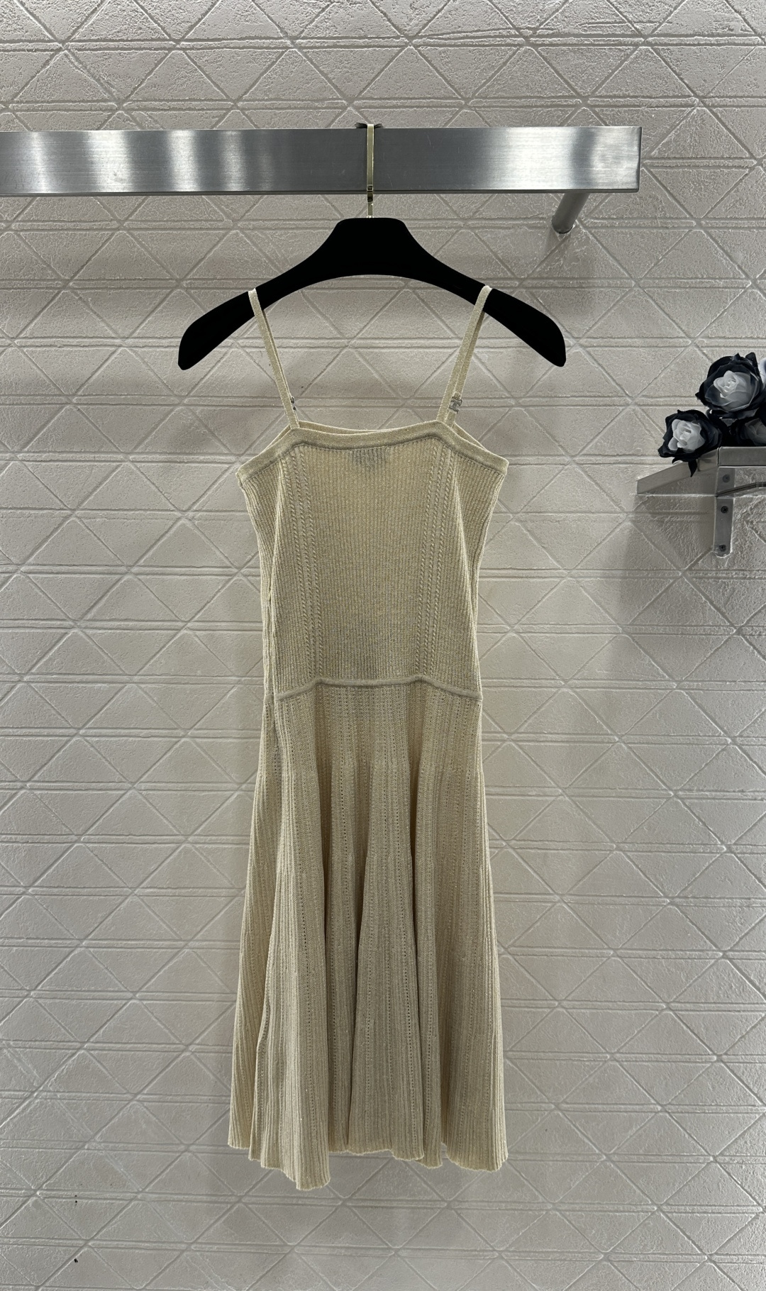 ♥Chane*♥2026新品上架 针织吊带连衣裙定制YB棉毛纱线织造，质感舒适，裁剪垂顺流畅，平口领细吊