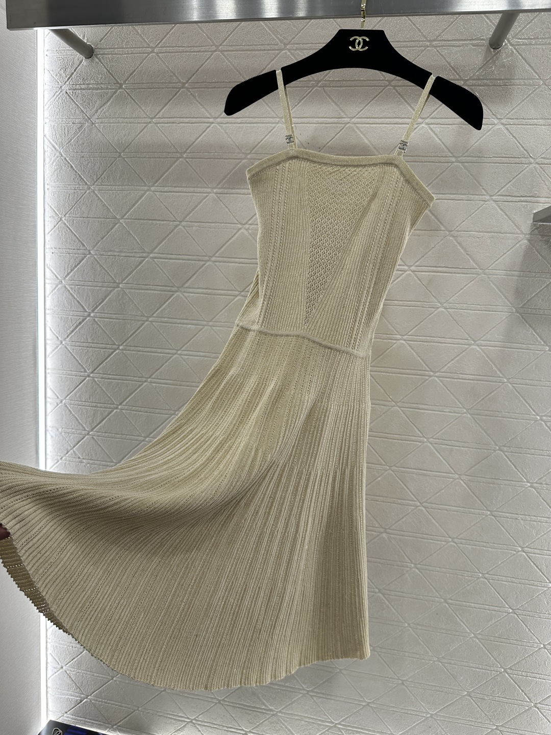 ♥Chane*♥2026新品上架 针织吊带连衣裙定制YB棉毛纱线织造，质感舒适，裁剪垂顺流畅，平口领细吊