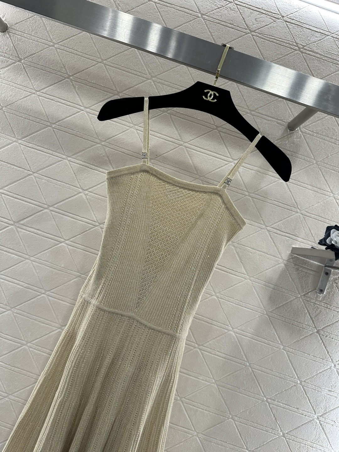 ♥Chane*♥2026新品上架 针织吊带连衣裙定制YB棉毛纱线织造，质感舒适，裁剪垂顺流畅，平口领细吊