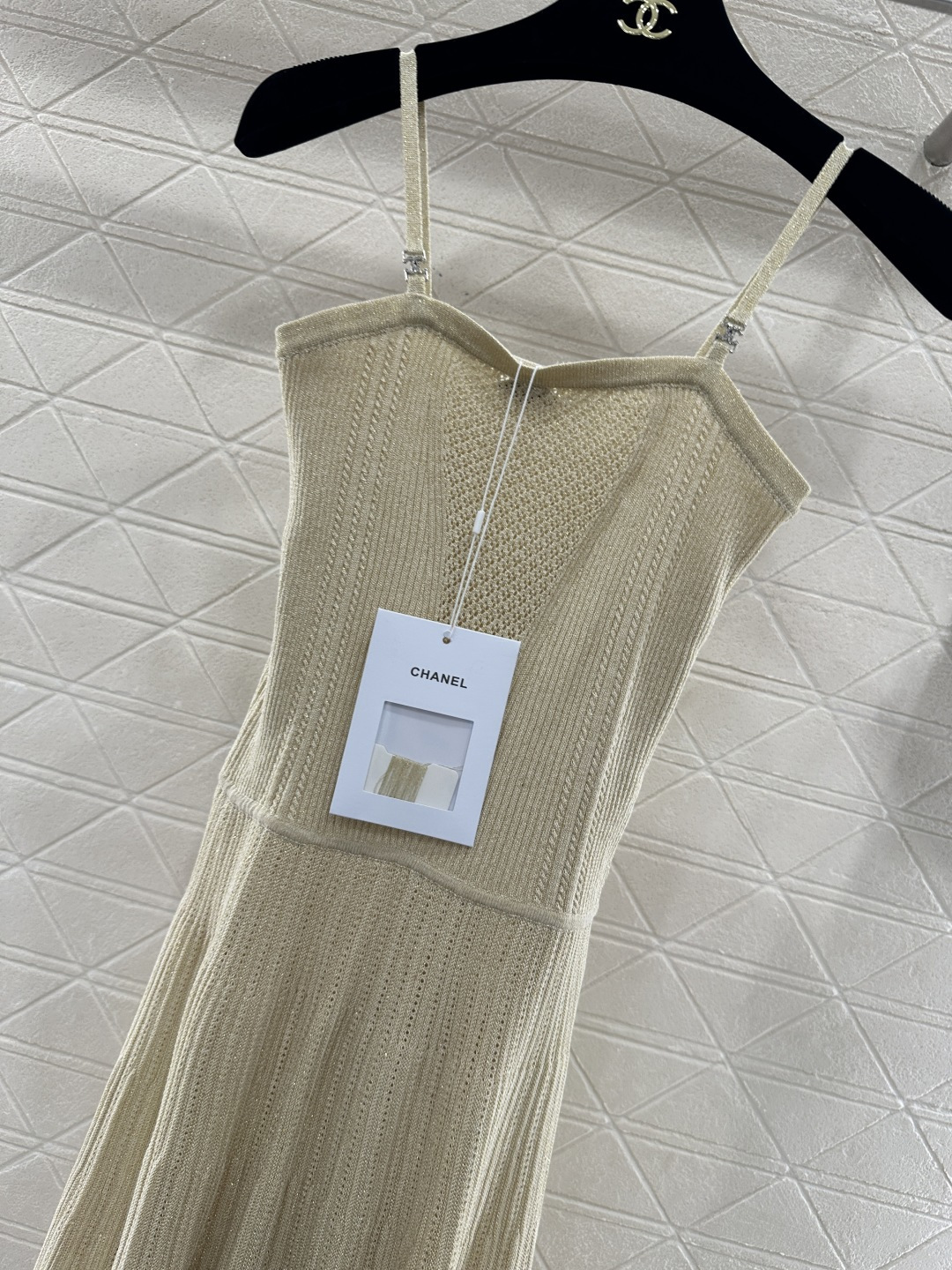 ♥Chane*♥2026新品上架 针织吊带连衣裙定制YB棉毛纱线织造，质感舒适，裁剪垂顺流畅，平口领细吊