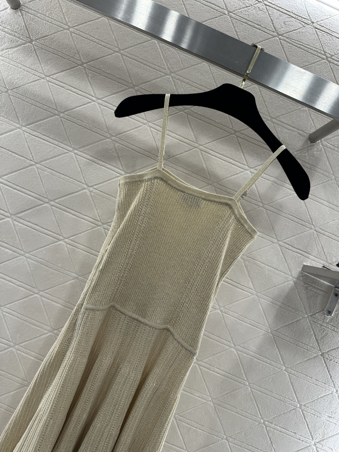 ♥Chane*♥2026新品上架 针织吊带连衣裙定制YB棉毛纱线织造，质感舒适，裁剪垂顺流畅，平口领细吊