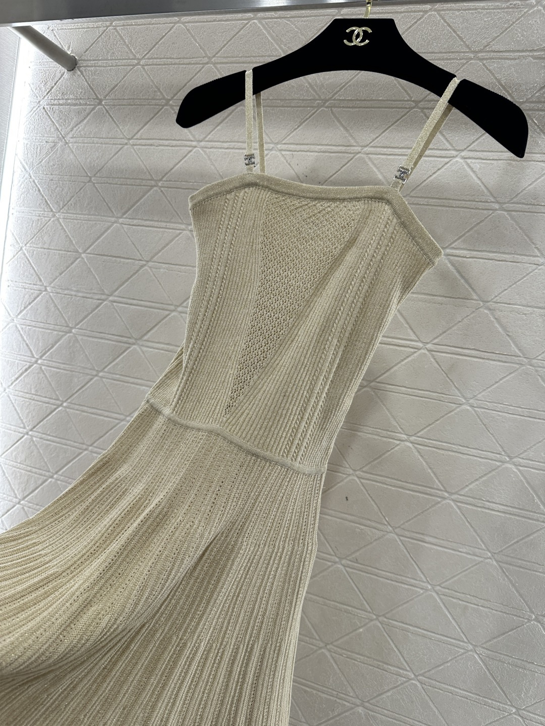 ♥Chane*♥2026新品上架 针织吊带连衣裙定制YB棉毛纱线织造，质感舒适，裁剪垂顺流畅，平口领细吊