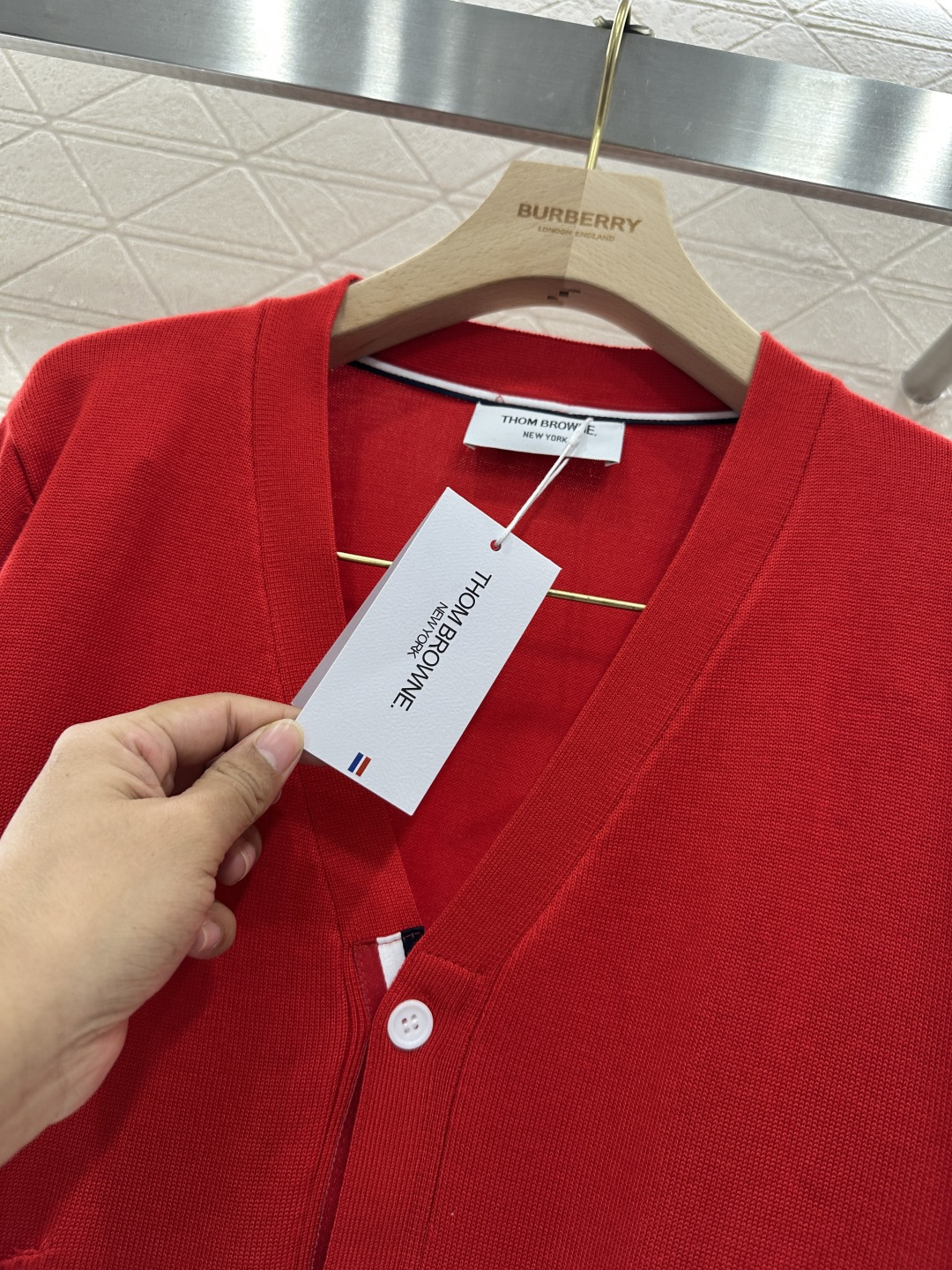 ♥Thom Brown*♥2026新品上架 横杠针织开衫定制YB羊毛纱线织造，质感高级，舒适柔软，V领纽