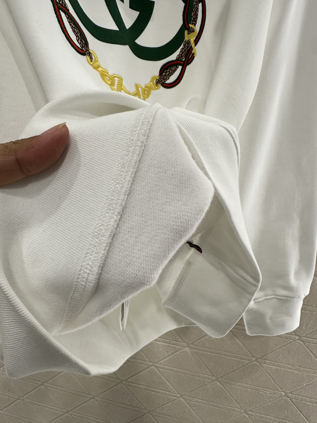 ♥Gucc*♥2026新品上架 贺岁圆领刺绣徽标卫衣新年贺岁系列#定制YB原生全棉材质，久洗不易变形起球