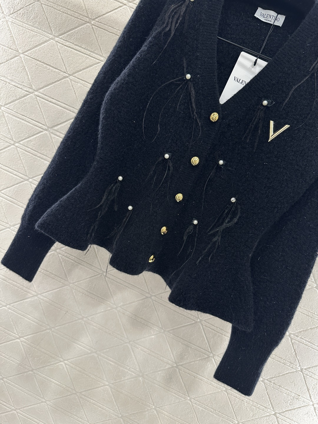 ♥Valentin*♥2026新品上架 泡泡袖收腰羽毛针织开衫定制YB羊毛针织材质，质感高级，舒适柔软，