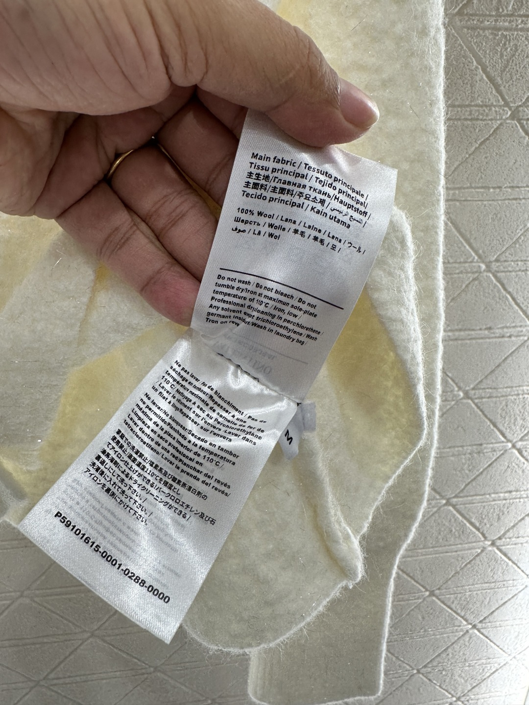 ♥Valentin*♥2026新品上架 泡泡袖收腰羽毛针织开衫定制YB羊毛针织材质，质感高级，舒适柔软，