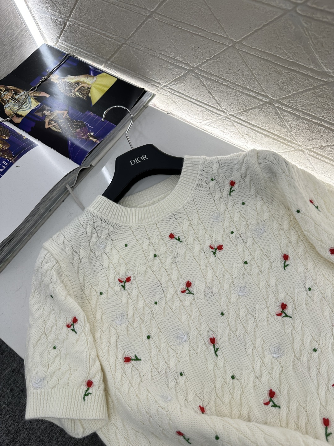 ♥Dio*♥2026新品上架 圆领玫瑰碎花针织短袖定制YB羊绒针织材质，质感高级，舒适柔软，圆领针织短袖