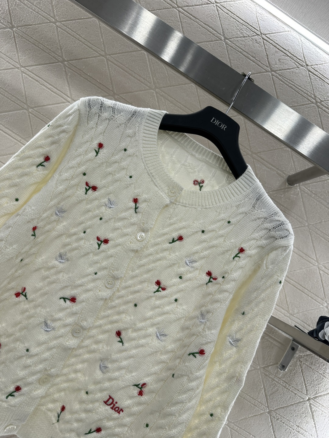 ♥Dio*♥2026新品上架 圆领玫瑰碎花针织开衫定制YB羊绒针织材质，质感高级，舒适柔软，圆领纽扣针织